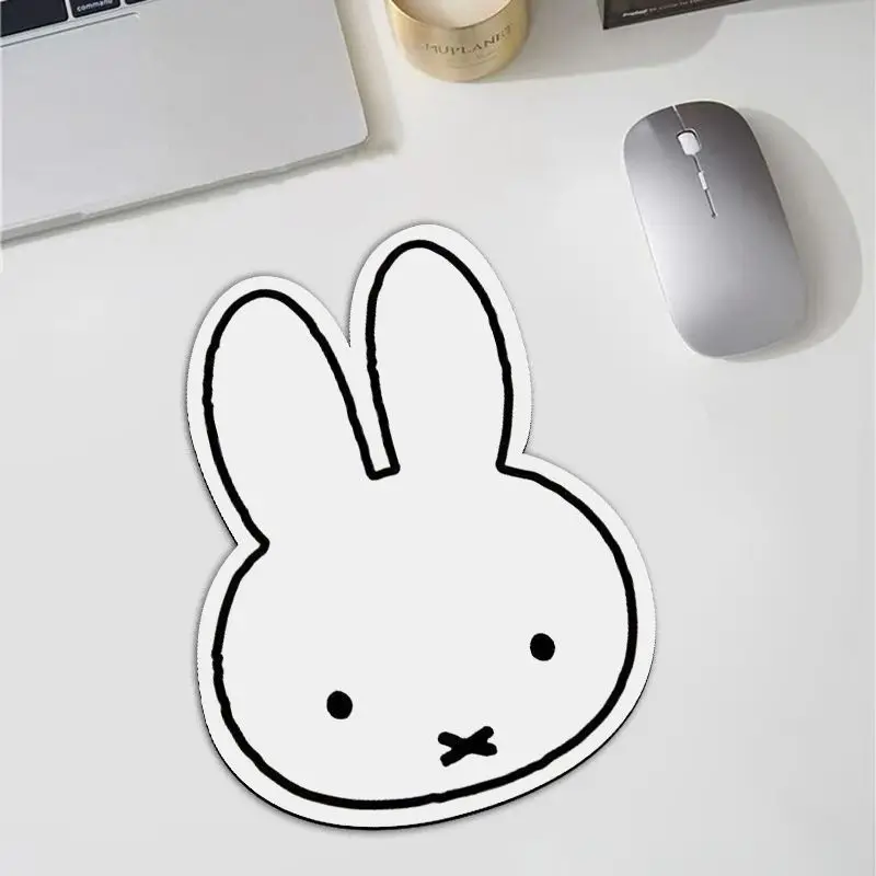 Office Furniture Design - Mouse Pad em Forma de Coelho